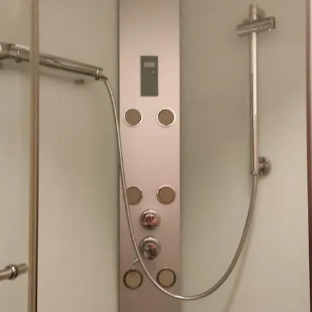 Mesut Home's Βουκουρέστι